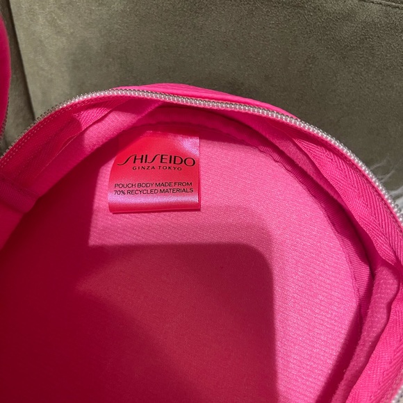 New Shiseido cosmetics bag.  One size. - Picture 3 of 3